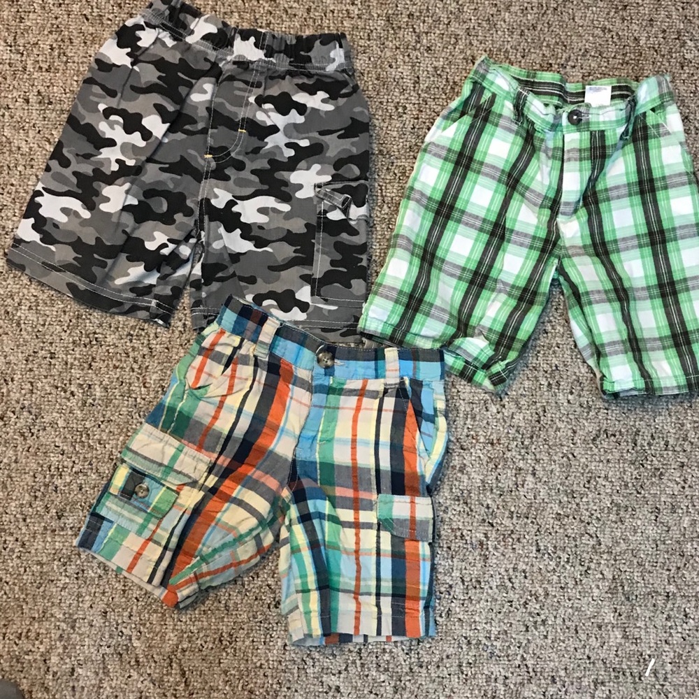 5 pairs of shorts size 3T